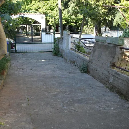 366a Διαμέρισμα *
